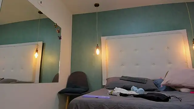  evamilf  online show from December 1, 2025, 12:50 pm