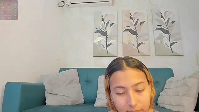 Snapshot of miranda_villa chatting on October 13, 2025, 1:02 pm miranda villa online show from October 13, 2025, 1:02 pm