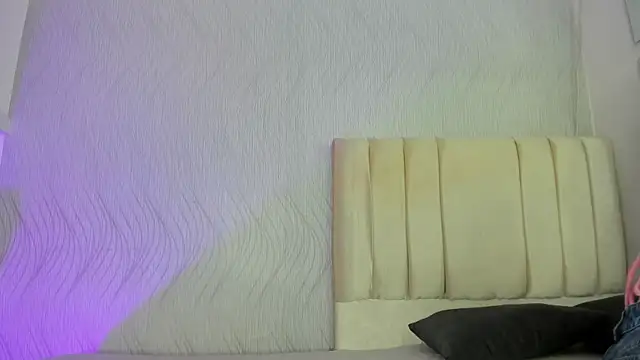 Snapshot of miranda_villa chatting on March 5, 2025, 12:55 pm miranda villa online show from March 5, 2025, 12:55 pm