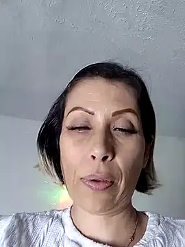 alixia81 online show from October 3, 2025, 11:28 pm