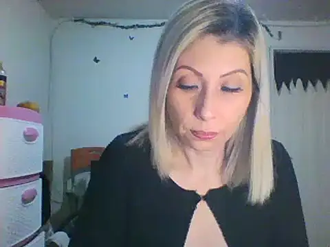 alixia81 online show from February 2, 2025, 10:35 am