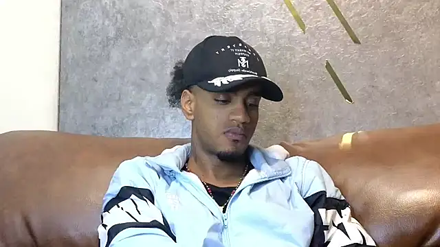 AaronCruz  online show from February 25, 2025, 1:10 pm