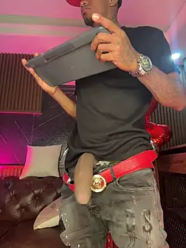 Snapshot of AaronCruz_ chatting on February 15, 2026, 4:46 am AaronCruz online show from February 15, 2026, 4:46 am