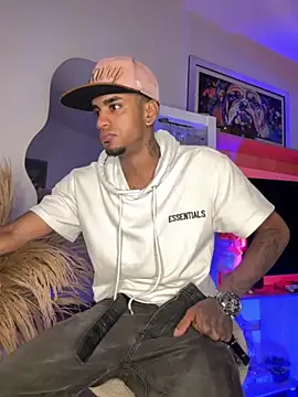 Snapshot of AaronCruz_ chatting on October 10, 2025, 5:41 am AaronCruz online show from October 10, 2025, 5:41 am