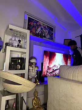 Snapshot of AaronCruz_ chatting on October 9, 2025, 4:35 am AaronCruz online show from October 9, 2025, 4:35 am