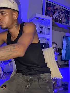 Snapshot of AaronCruz_ chatting on October 3, 2025, 5:20 am AaronCruz online show from October 3, 2025, 5:20 am