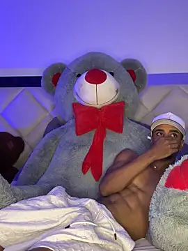 Snapshot of AaronCruz_ chatting on October 15, 2025, 4:44 am AaronCruz online show from October 15, 2025, 4:44 am