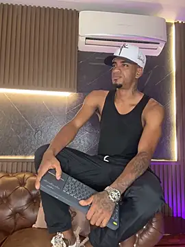 Snapshot of AaronCruz_ chatting on February 27, 2026, 11:59 pm AaronCruz online show from February 27, 2026, 11:59 pm