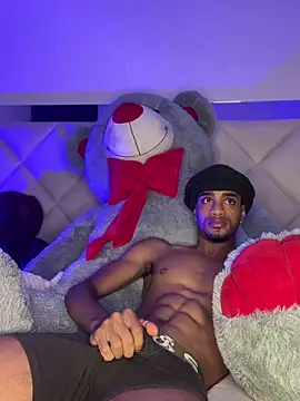 Snapshot of AaronCruz_ chatting on October 12, 2025, 5:31 am AaronCruz online show from October 12, 2025, 5:31 am