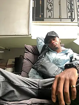 AaronCruz  online show from February 12, 2025, 1:06 pm