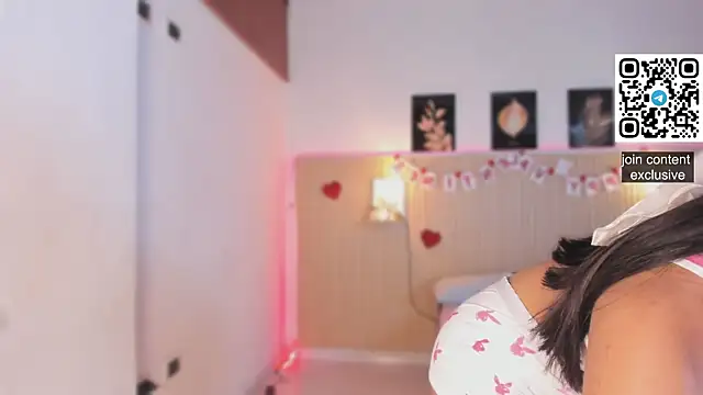 Snapshot of Harmony_Malkova chatting on September 15, 2025, 12:00 am Harmony Malkova online show from September 15, 2025, 12:00 am