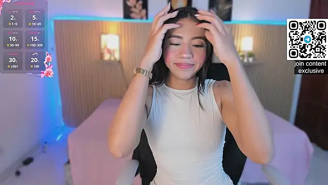 Snapshot of Harmony_Malkova chatting on October 17, 2025, 12:25 am Harmony Malkova online show from October 17, 2025, 12:25 am