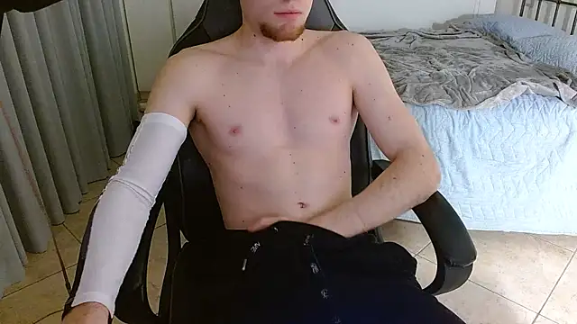 FitGuyDream online show from November 5, 2025, 11:41 pm