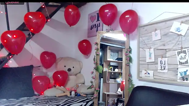 luna sky83 online show from September 18, 2025, 7:22 am