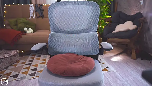 Snapshot of Feral_Berrry_ chatting on October 31, 2025, 5:48 am Feral Berrry  online show from October 31, 2025, 5:48 am