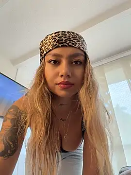 amanda-medrano1 online show from June 4, 2026, 2:22 pm