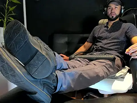 alessandro wye online show from October 24, 2025, 3:05 am