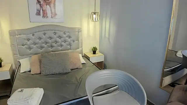 Snapshot of escarleth__ chatting on October 3, 2025, 1:34 pm escarleth online show from October 3, 2025, 1:34 pm