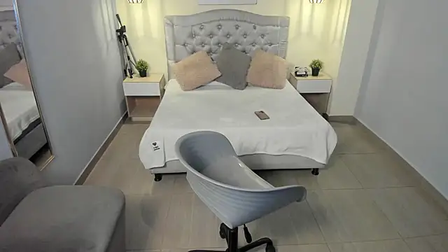 Snapshot of escarleth__ chatting on October 17, 2025, 1:46 pm escarleth online show from October 17, 2025, 1:46 pm