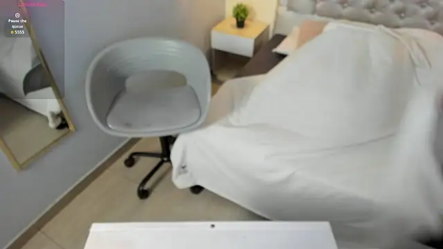 escarleth   online show from March 4, 2026, 11:40 am