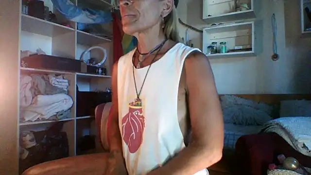 Snapshot of sabinytahot chatting on December 17, 2024, 6:31 pm sabinytahot online show from December 17, 2024, 6:31 pm