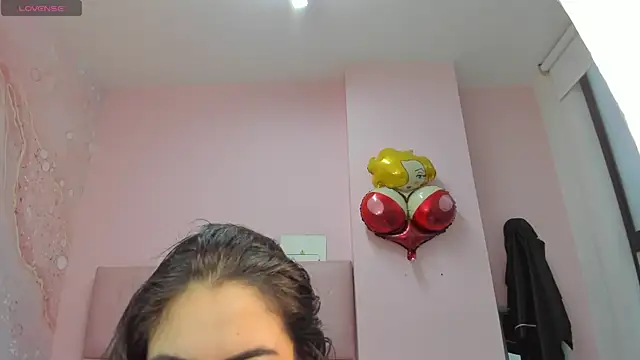 soyzarahtorres online show from September 17, 2025, 9:39 pm