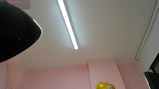 soyzarahtorres online show from October 2, 2025, 12:25 am