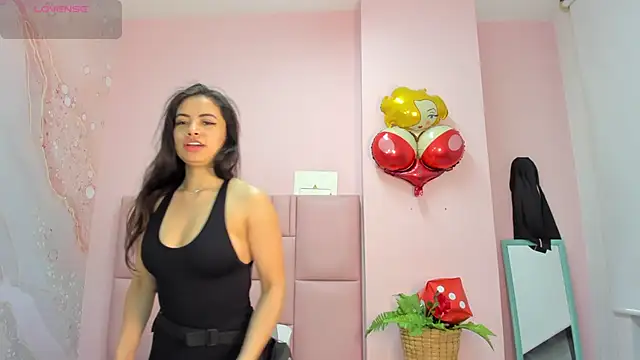 soyzarahtorres online show from October 2, 2025, 11:41 pm