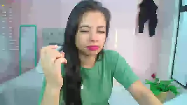 soyzarahtorres online show from January 15, 2025, 10:02 pm