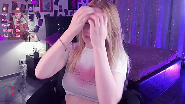 KarambaMoon online show from October 23, 2025, 8:51 pm