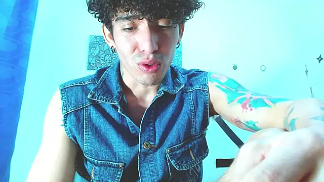 Snapshot of targuerian22 chatting on December 24, 2024, 4:00 am targuerian22 online show from December 24, 2024, 4:00 am