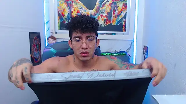 Snapshot of targuerian22 chatting on October 22, 2025, 7:19 am targuerian22 online show from October 22, 2025, 7:19 am