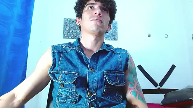 Snapshot of targuerian22 chatting on December 23, 2024, 4:55 am targuerian22 online show from December 23, 2024, 4:55 am