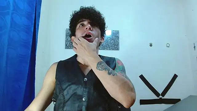 Snapshot of targuerian22 chatting on December 22, 2024, 3:33 am targuerian22 online show from December 22, 2024, 3:33 am