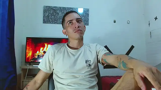 Snapshot of targuerian22 chatting on January 17, 2025, 2:39 am targuerian22 online show from January 17, 2025, 2:39 am