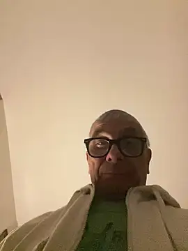 Snapshot of 4n4l1zz4m1 chatting on January 21, 2025, 9:04 pm 4n4l1zz4m1 online show from January 21, 2025, 9:04 pm