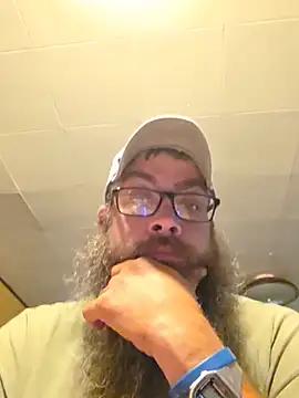 Snapshot of fishkeeper29 chatting on August 6, 2026, 2:45 pm fishkeeper29 online show from August 6, 2026, 2:45 pm