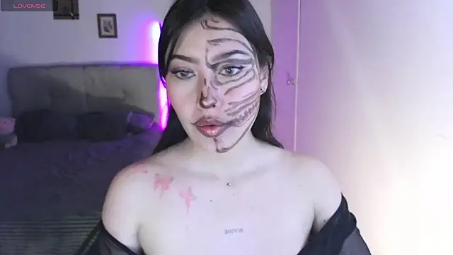 Emilyswan04 online show from October 31, 2025, 1:57 am