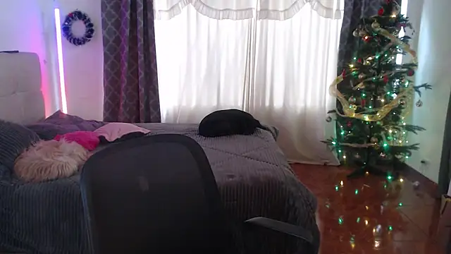 Emilyswan04 online show from December 18, 2024, 5:00 pm