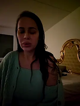 Snapshot of Liilii22 chatting on February 1, 2025, 5:58 pm Liilii22 online show from February 1, 2025, 5:58 pm