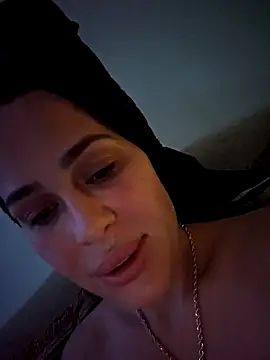 Snapshot of Liilii22 chatting on January 19, 2025, 11:10 pm Liilii22 online show from January 19, 2025, 11:10 pm