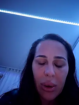 Snapshot of Liilii22 chatting on January 10, 2025, 11:18 pm Liilii22 online show from January 10, 2025, 11:18 pm