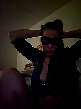 Snapshot of Liilii22 chatting on February 10, 2025, 12:41 am Liilii22 online show from February 10, 2025, 12:41 am