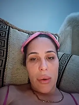 Snapshot of Liilii22 chatting on January 3, 2025, 8:43 pm Liilii22 online show from January 3, 2025, 8:43 pm