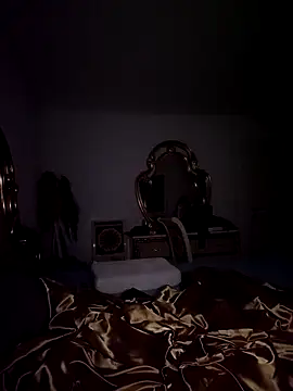 Snapshot of Liilii22 chatting on February 11, 2025, 5:37 am Liilii22 online show from February 11, 2025, 5:37 am