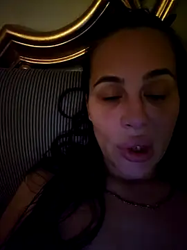 Snapshot of Liilii22 chatting on February 6, 2025, 11:37 pm Liilii22 online show from February 6, 2025, 11:37 pm