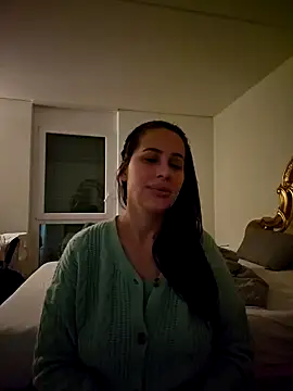 Snapshot of Liilii22 chatting on February 1, 2025, 9:40 pm Liilii22 online show from February 1, 2025, 9:40 pm