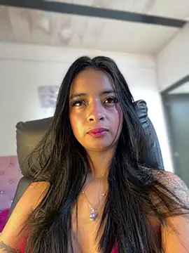 Laura fernandezII online show from February 5, 2025, 3:20 pm