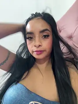 Laura fernandezII online show from February 25, 2025, 9:15 pm