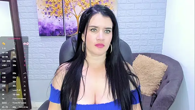 Snapshot of LenaRuiz_ chatting on September 17, 2025, 12:07 pm LenaRuiz online show from September 17, 2025, 12:07 pm